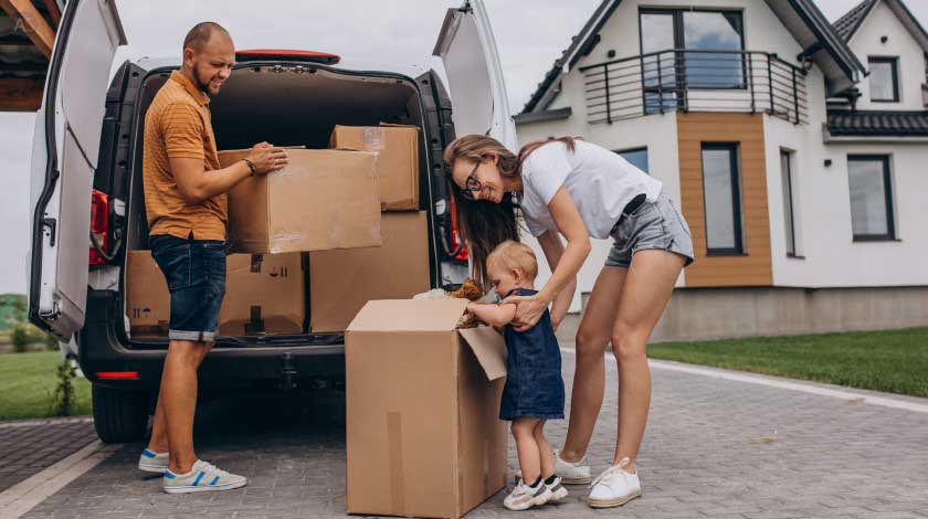 couple and kids loading boxes